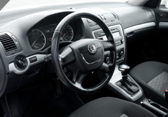 Подержанный автомобиль Skoda Octavia Liftback 2012 года (13 фото)