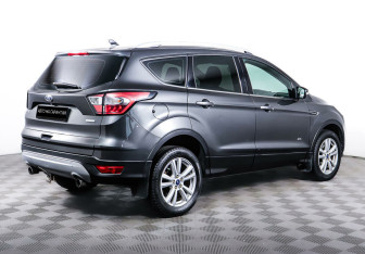 Подержанный автомобиль Ford Kuga 2017 года (5 фото)