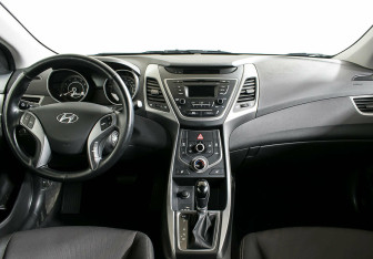 Подержанный автомобиль Hyundai Elantra Sedan 2015 года (11 фото)