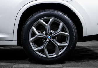 Подержанный автомобиль BMW X4 2024 года (15 фото)