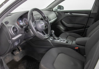 Подержанный автомобиль Audi A3 Hatchback 2016 года (10 фото)
