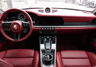 Подержанный автомобиль Porsche 911 Coupe 2023 года (14 фото)