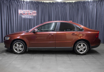 Подержанный автомобиль Volvo S40 2008 года (8 фото)