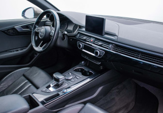 Подержанный автомобиль Audi A4 Sedan 2016 года (10 фото)
