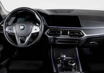 Подержанный автомобиль BMW X7 2022 года (12 фото)