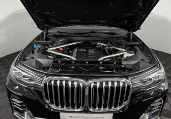 Подержанный автомобиль BMW X7 2019 года (10 фото)