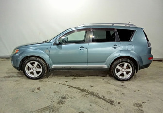 Подержанный автомобиль Mitsubishi Outlander 2006 года (4 фото)