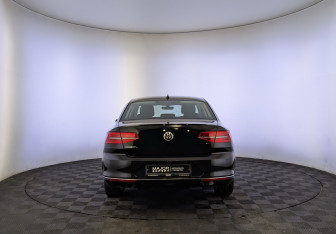 Подержанный автомобиль Volkswagen Passat Sedan 2018 года (6 фото)
