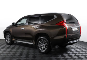 Подержанный автомобиль Mitsubishi Pajero Sport 2018 года (7 фото)