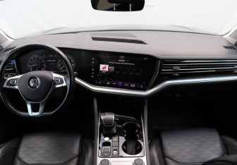 Подержанный автомобиль Volkswagen Touareg 2020 года (14 фото)