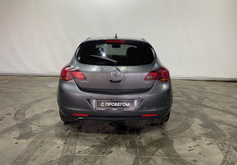 Подержанный автомобиль Opel Astra Hatchback 2011 года (6 фото)