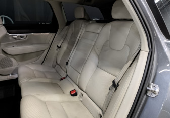 Подержанный автомобиль Volvo V90 Cross Country 2019 года (18 фото)