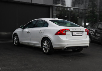 Подержанный автомобиль Volvo S60 2014 года (6 фото)