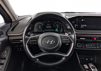 Подержанный автомобиль Hyundai Sonata 2022 года (21 фото)