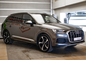 Подержанный автомобиль Audi Q7 2020 года (3 фото)