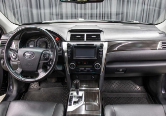 Подержанный автомобиль Toyota Camry Sedan 2014 года (14 фото)