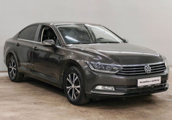 Подержанный автомобиль Volkswagen Passat Sedan 2015 года (3 фото)