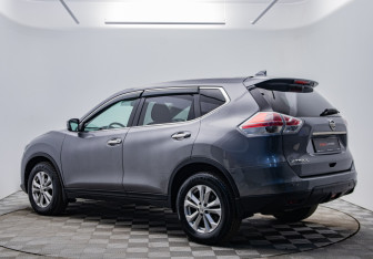 Подержанный автомобиль Nissan X-Trail 2017 года (3 фото)