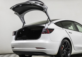 Подержанный автомобиль Tesla Model 3 2021 года (19 фото)