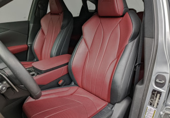Подержанный автомобиль Lexus RX 2023 года (19 фото)