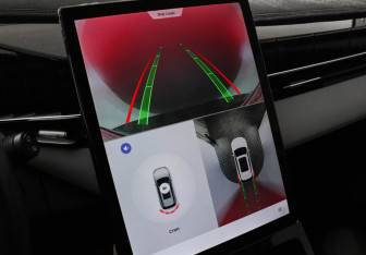 Подержанный автомобиль Geely Atlas 2024 года (13 фото)