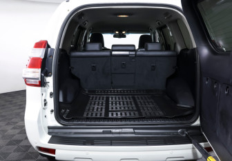 Подержанный автомобиль Toyota Land Cruiser Prado 2015 года (10 фото)