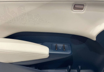 Подержанный автомобиль Zeekr X 2023 года (19 фото)