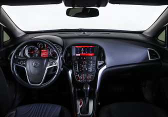 Подержанный автомобиль Opel Astra Hatchback 2014 года (17 фото)