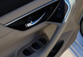Подержанный автомобиль Nissan Teana 2014 года (17 фото)