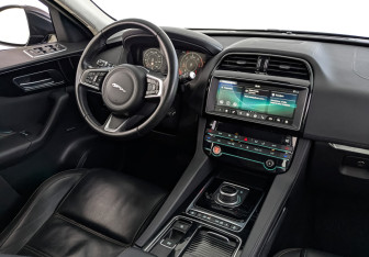 Подержанный автомобиль Jaguar F-Pace 2020 года (29 фото)