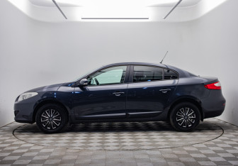 Подержанный автомобиль Renault Fluence 2011 года (8 фото)