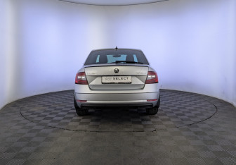 Подержанный автомобиль Skoda Octavia Liftback 2019 года (6 фото)