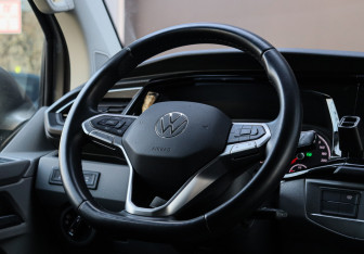 Подержанный автомобиль Volkswagen Caravelle 2021 года (13 фото)