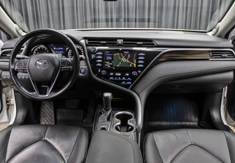 Подержанный автомобиль Toyota Camry Sedan 2018 года (14 фото)