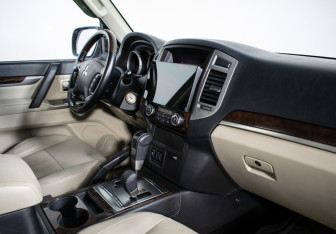 Подержанный автомобиль Mitsubishi Pajero 2020 года (9 фото)