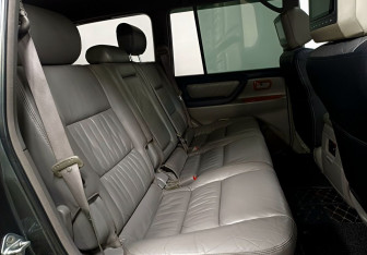 Подержанный автомобиль Toyota Land Cruiser Suv 2002 года (23 фото)