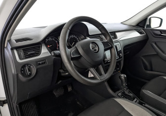 Подержанный автомобиль Skoda Rapid Liftback 2019 года (15 фото)