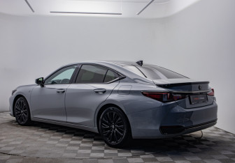 Подержанный автомобиль Lexus ES 2020 года (7 фото)