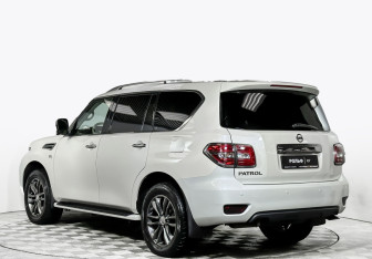Подержанный автомобиль Nissan Patrol 2014 года (7 фото)