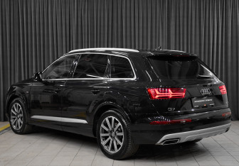 Подержанный автомобиль Audi Q7 2019 года (7 фото)