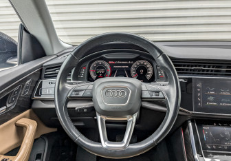 Подержанный автомобиль Audi Q8 2021 года (22 фото)