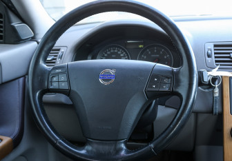 Подержанный автомобиль Volvo S40 2008 года (16 фото)