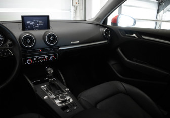 Подержанный автомобиль Audi A3 Sedan 2017 года (22 фото)