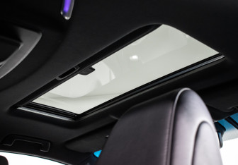 Подержанный автомобиль Toyota Alphard 2019 года (13 фото)