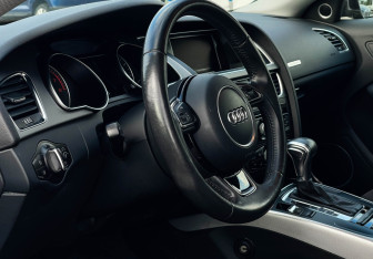 Подержанный автомобиль Audi A5 Coupe 2012 года (13 фото)