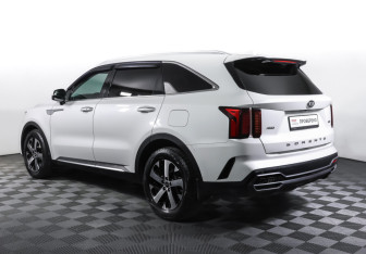Подержанный автомобиль Kia Sorento 2021 года (7 фото)
