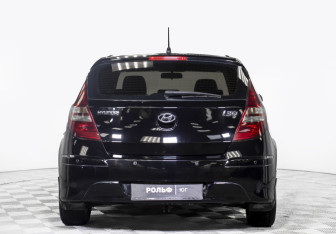 Подержанный автомобиль Hyundai i30 Hatchback 2011 года (6 фото)