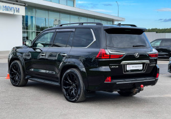 Подержанный автомобиль Lexus LX 2020 года (7 фото)