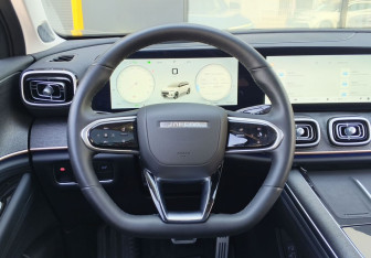 Подержанный автомобиль Jaecoo J8 2024 года (17 фото)