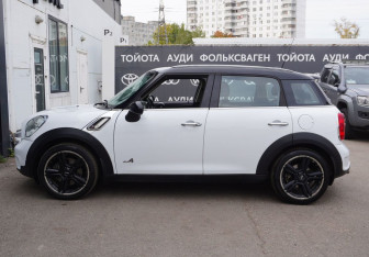 Подержанный автомобиль MINI Countryman 2011 года (8 фото)